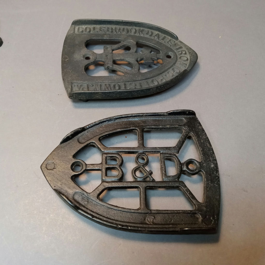 Cast Iron Trivets & Iron - image 5 of 12