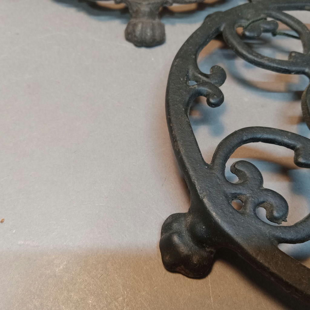 Cast Iron Trivets & Iron - image 8 of 12