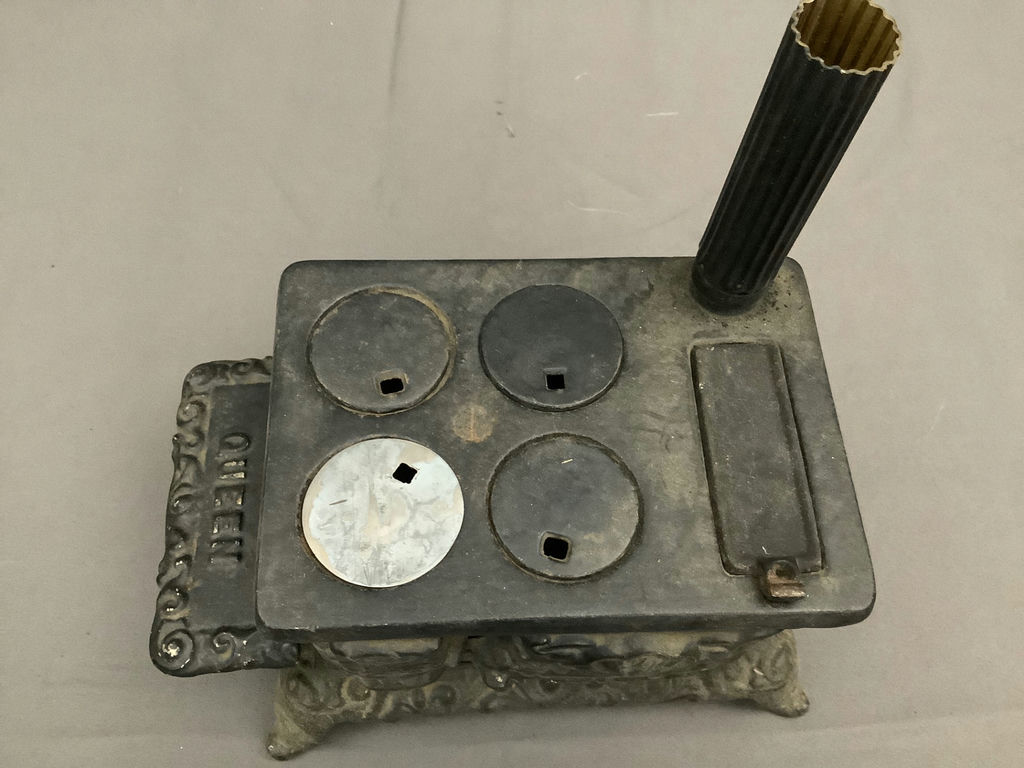 Model Cast Iron Stoves - image 3 of 7