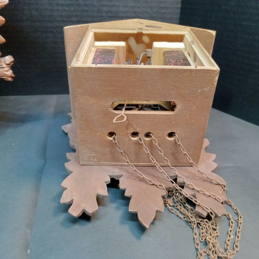 German Cuckoo Clocks - image 19 of 24