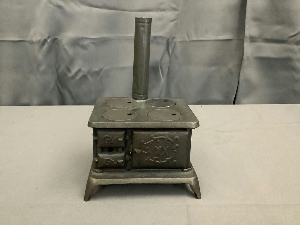 Model Cast Iron Stoves - image 5 of 7