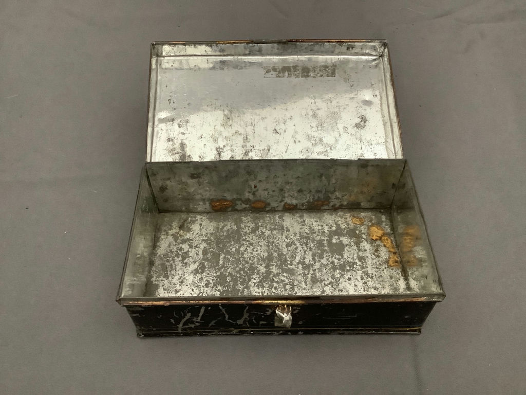 Antique Tin Boxes + Plates - image 4 of 13