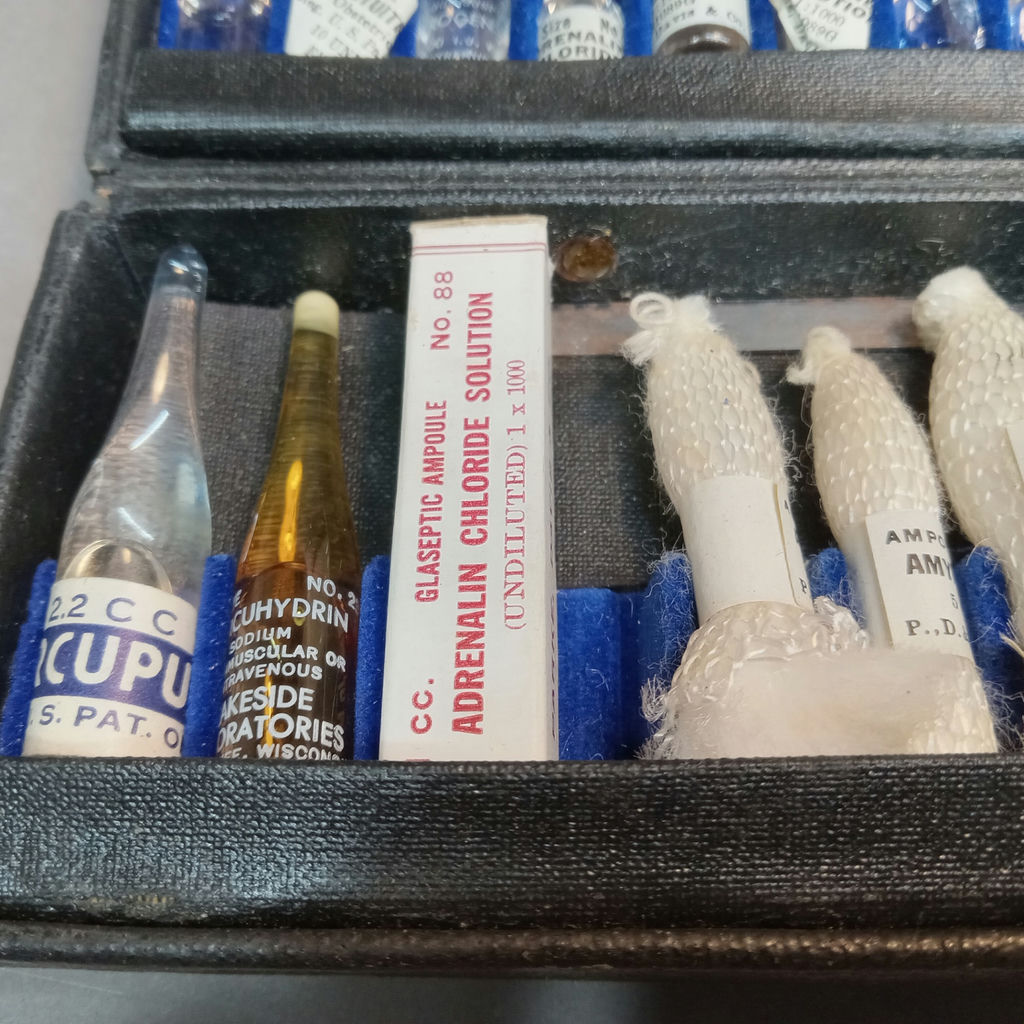 Antique Medical Tools - image 3 of 26