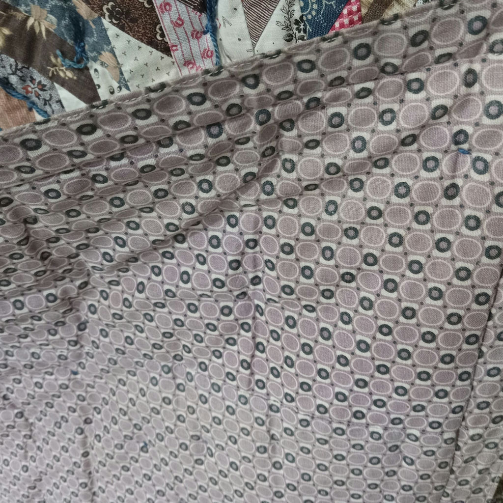 Vintage Handmade Pineapple Quilt - image 6 of 7