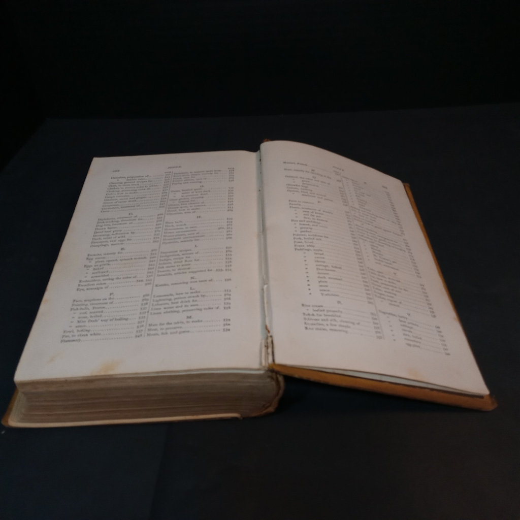 Vintage Kitchen / Light Reading - image 18 of 29