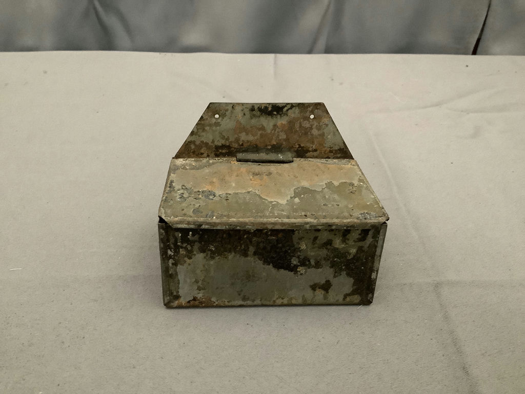 Antique Tin Boxes + Plates - image 11 of 13