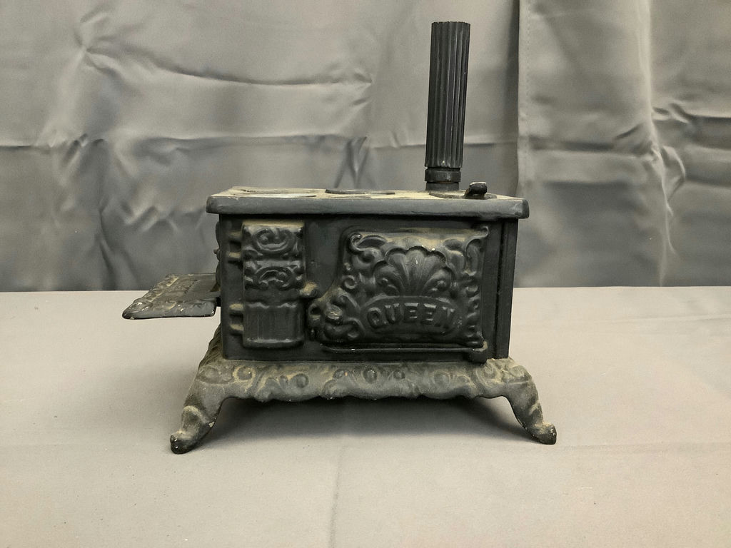 Model Cast Iron Stoves - image 2 of 7