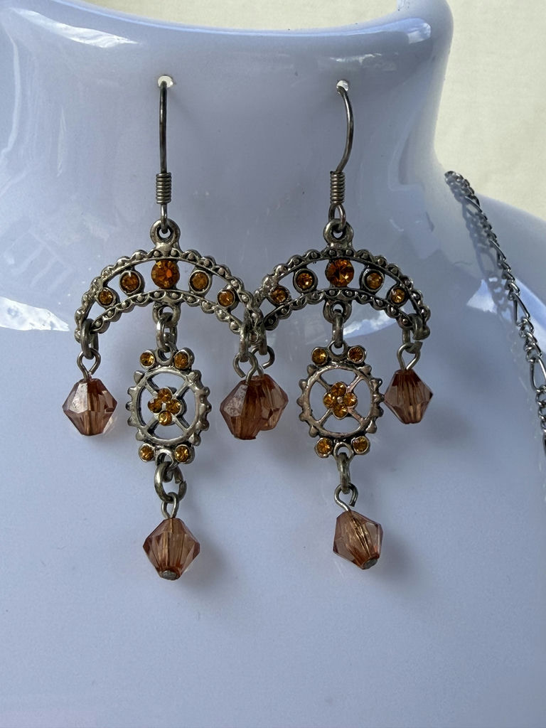 Assorted Fashion Jewelry Sets and Bracelet - image 11 of 17