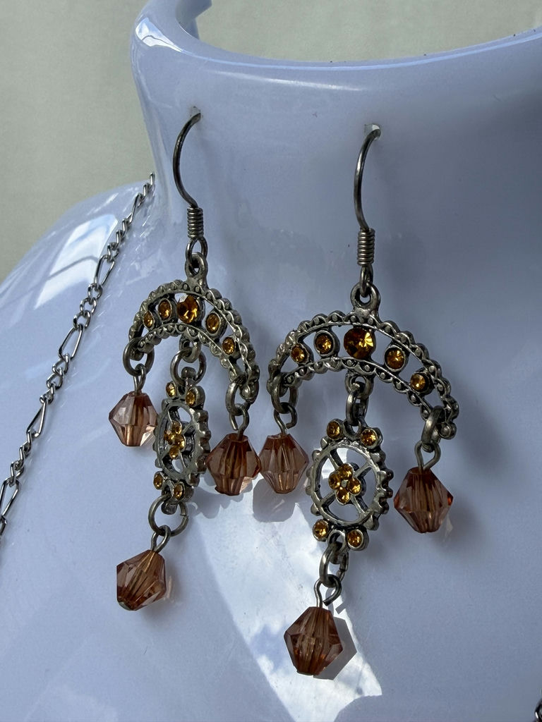 Assorted Fashion Jewelry Sets and Bracelet - image 15 of 17
