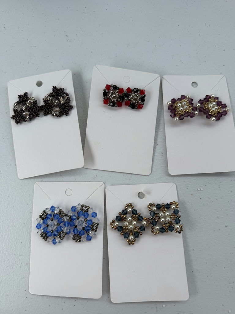 Beaded Necklaces and Earrings Jewelry Lot - image 5 of 7