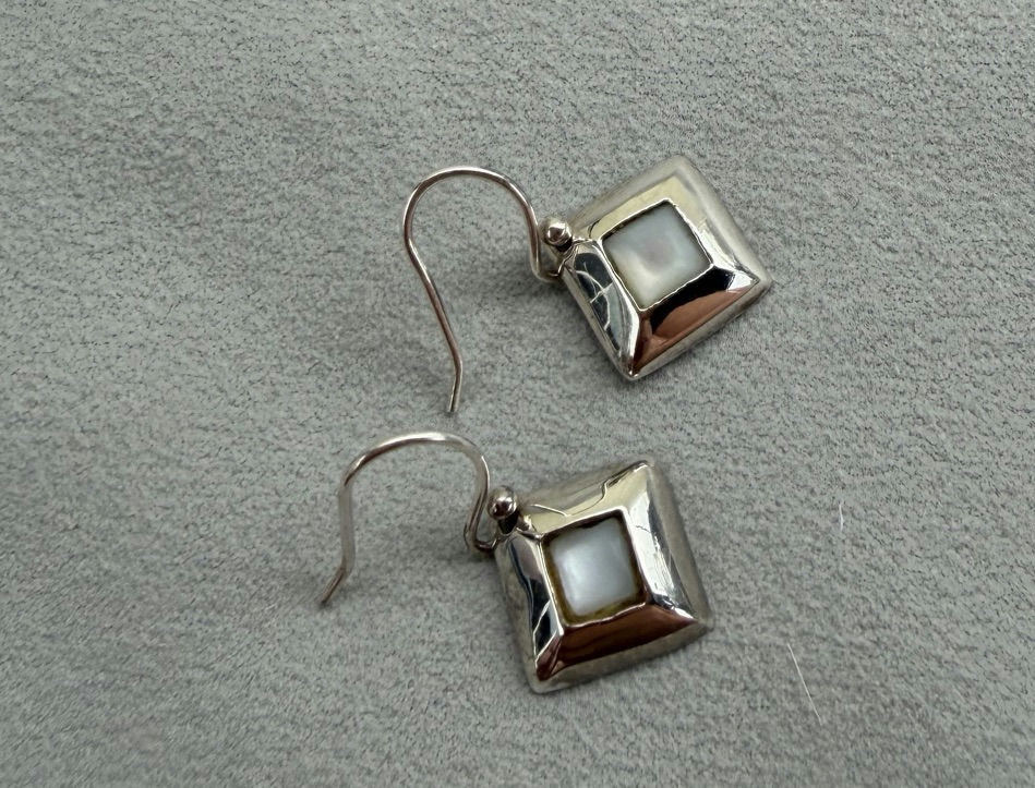 Pair of Sterling 925 Silver Mother of Pearl Dangle Earrings - image 1 of 8