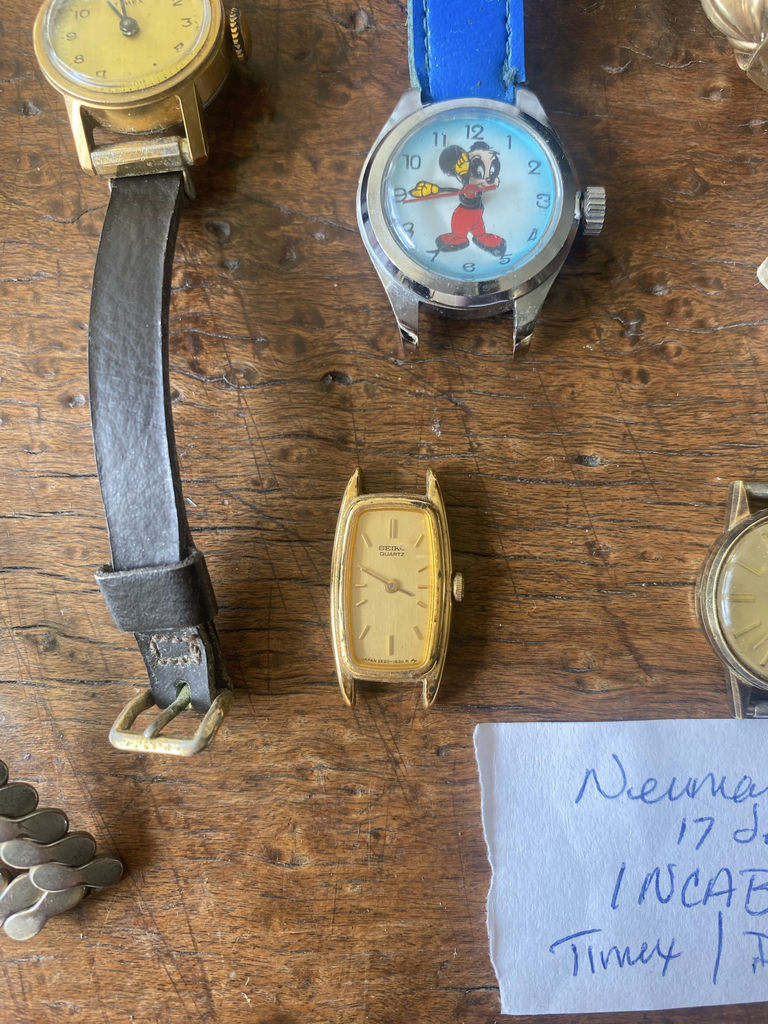 Assorted Watches in Need of Repair or Useful for Parts - image 7 of 9