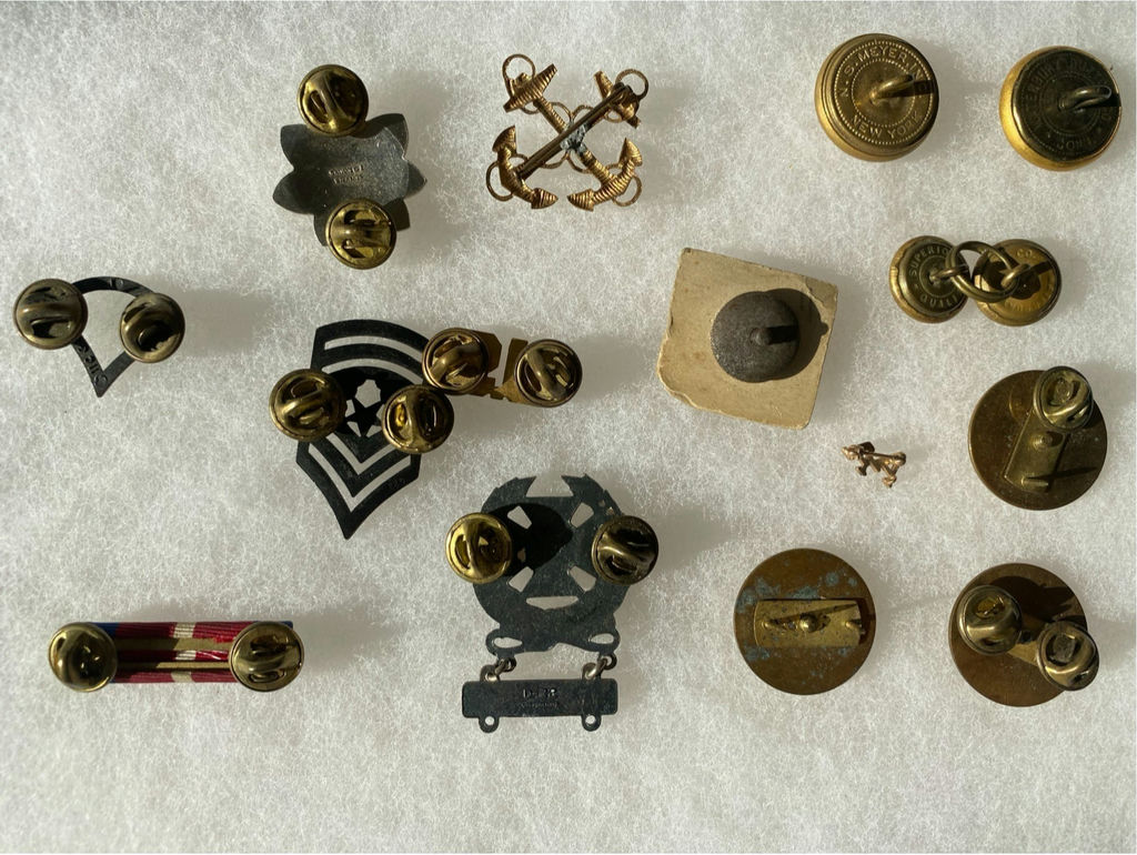 Miscellaneous Lot 9 Military Buttons and Pins - image 2 of 6