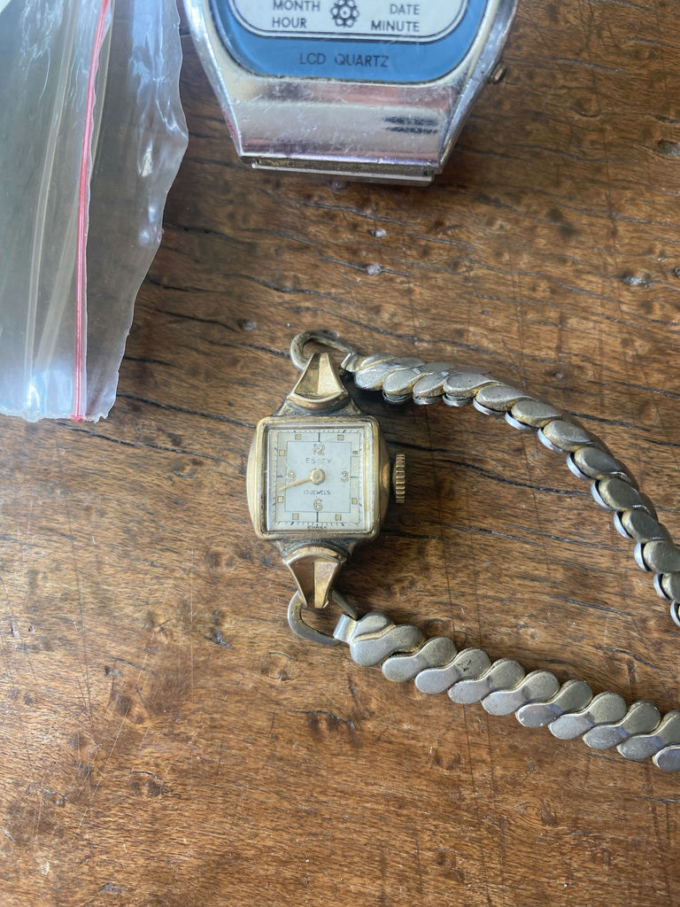 Assorted Watches in Need of Repair or Useful for Parts - image 4 of 9