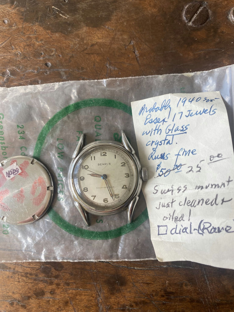 Assorted Watches in Need of Repair or Useful for Parts - image 2 of 9