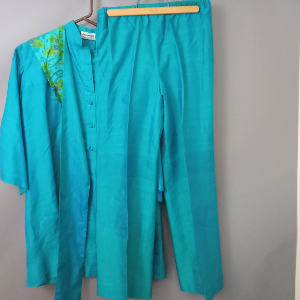 Thai Silk Formal Attire - image 14 of 16