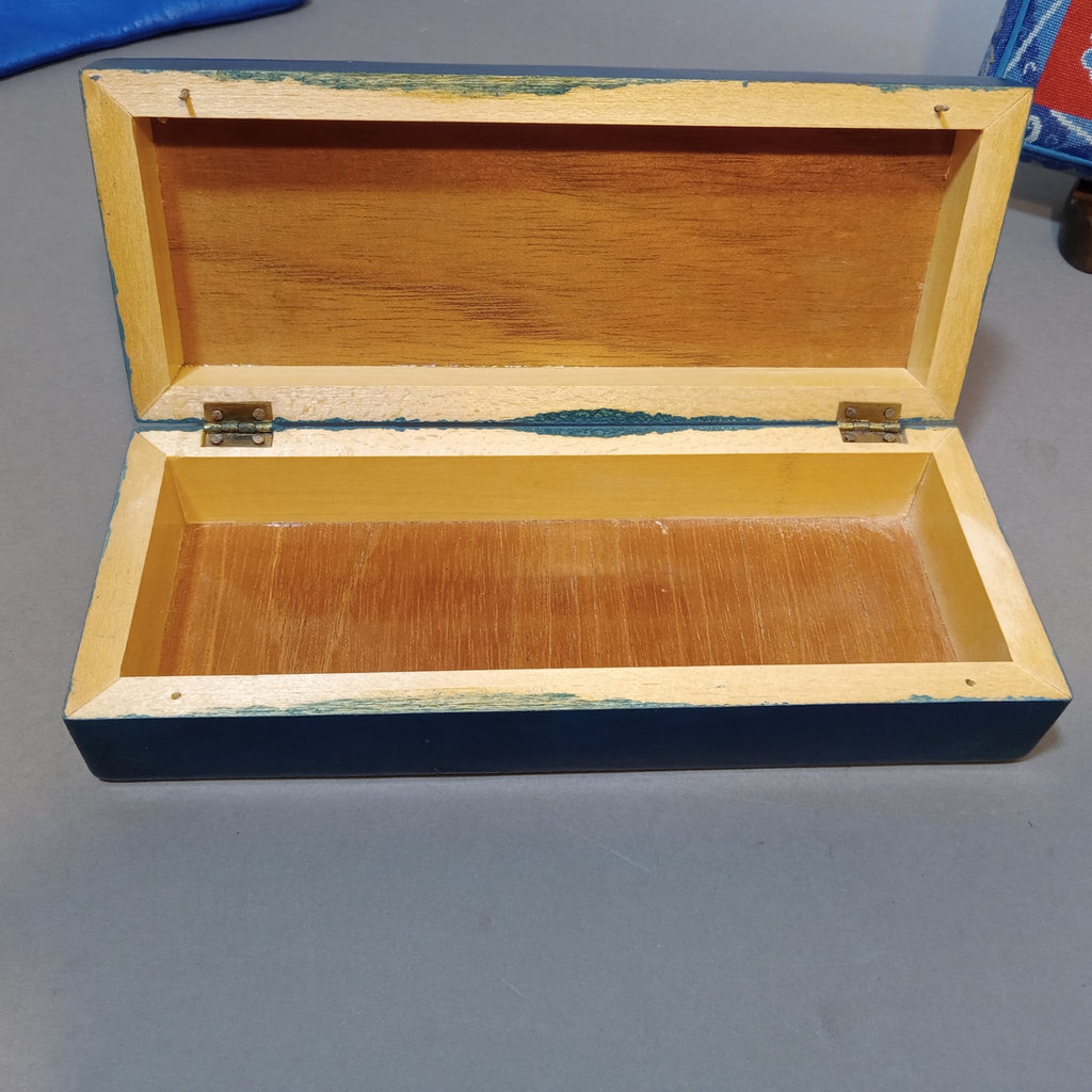 Assorted decorative boxes and accessories - image 15 of 26