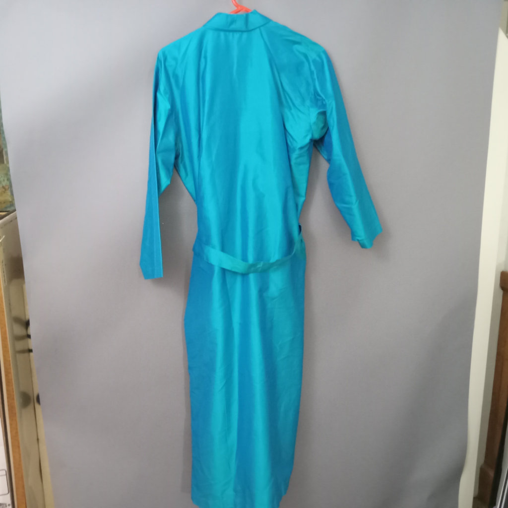 Thai Silk Formal Attire - image 7 of 16
