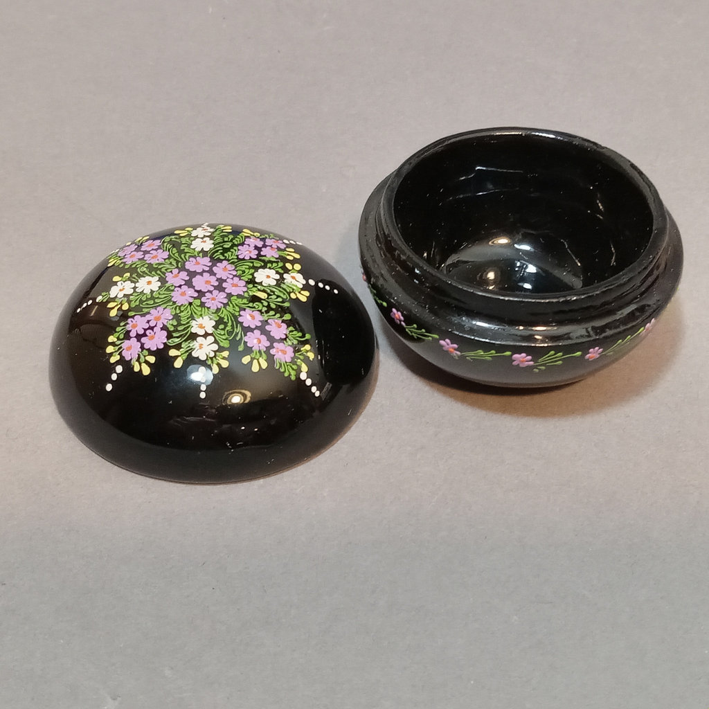 Assorted decorative boxes and accessories - image 8 of 26