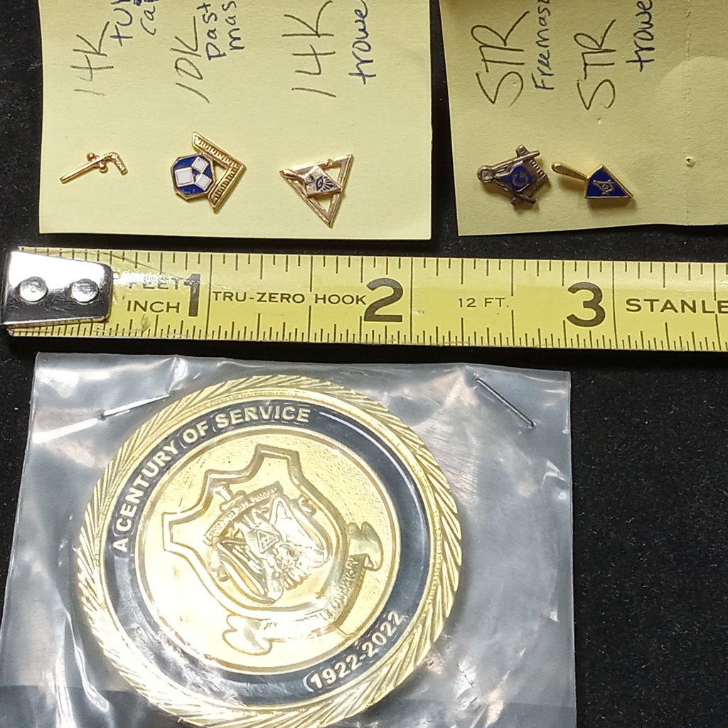 Freemason Pins & Coin - image 8 of 8
