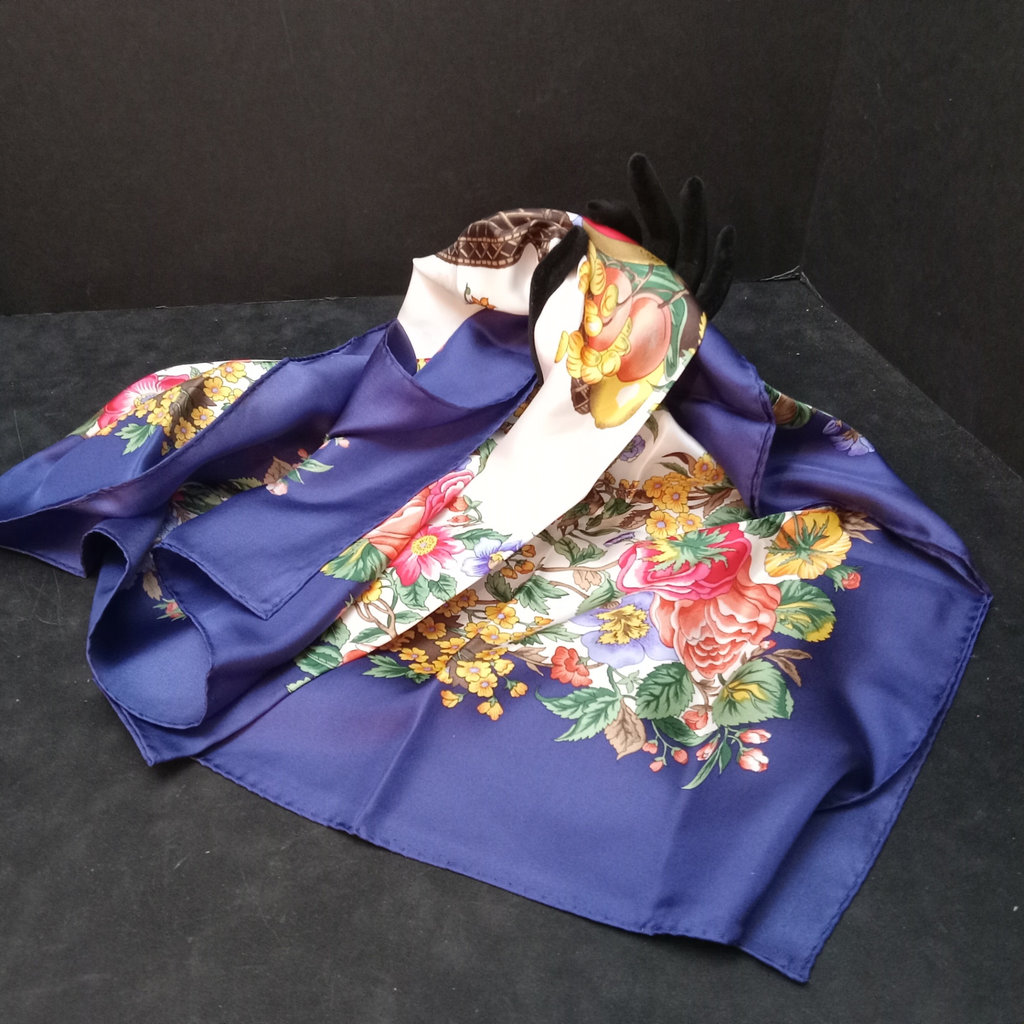 Vintage Accessories in Reds/Oranges/Blues - image 2 of 25