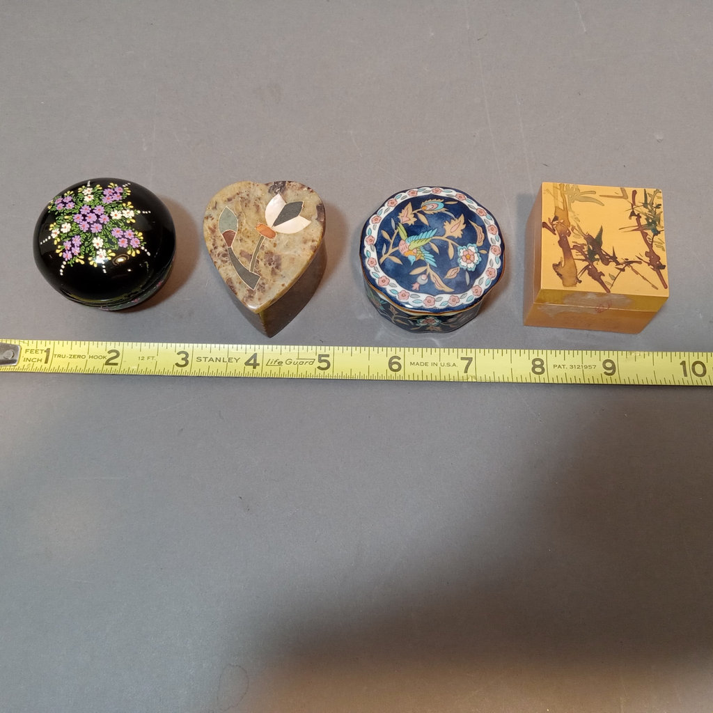 Assorted decorative boxes and accessories - image 26 of 26