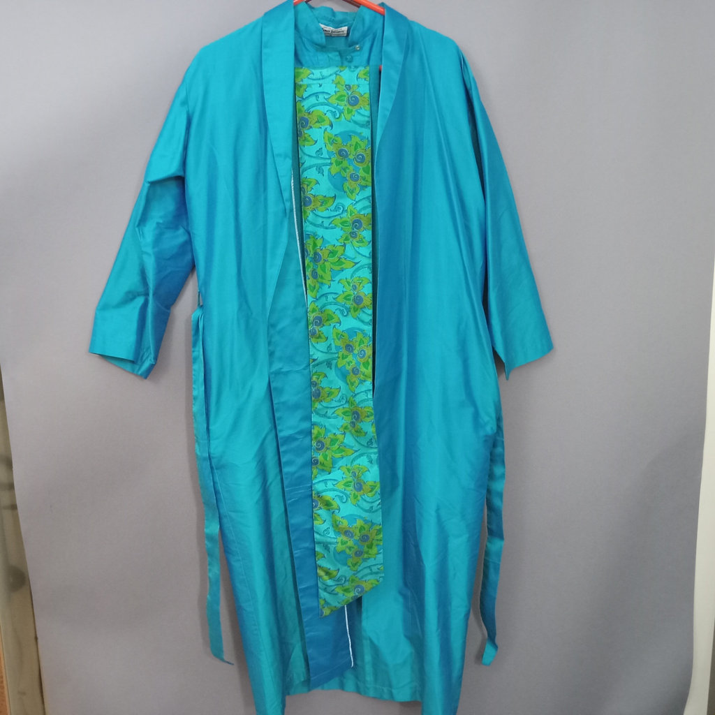 Thai Silk Formal Attire - image 1 of 16