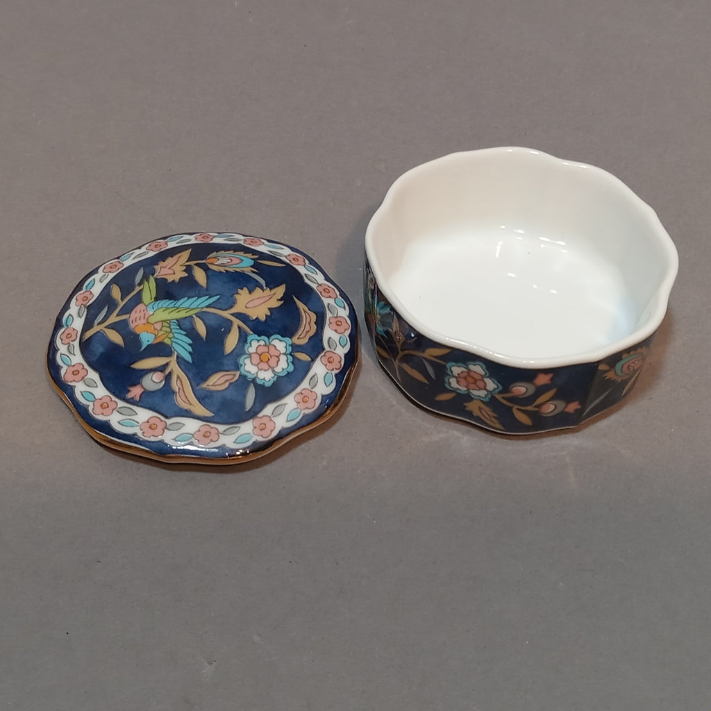 Assorted decorative boxes and accessories - image 6 of 26