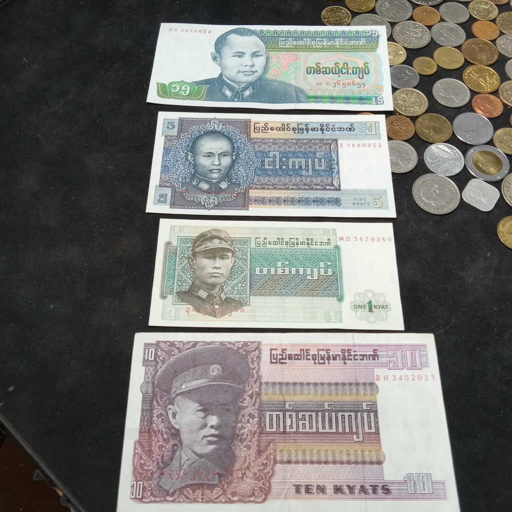 Foreign Paper Money & Coins - image 20 of 25