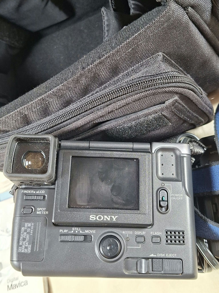 Sony Digital Mavica MVC-FD91 Camera Bundle - image 6 of 16