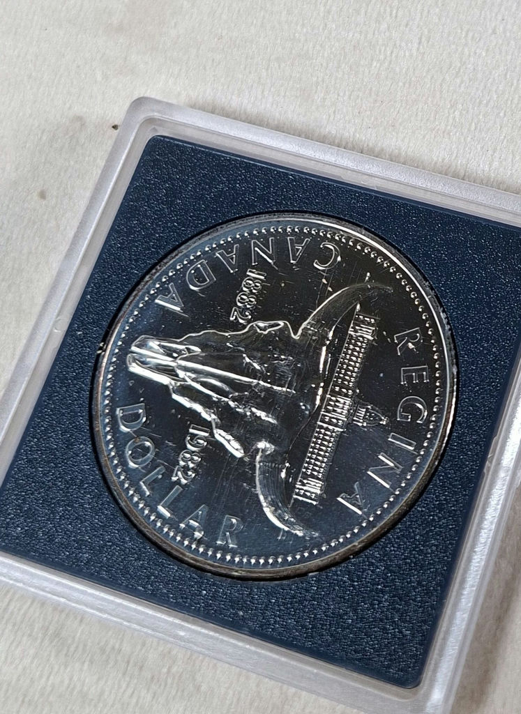 1982 Canada Regina SILVER (.500) Dollar Coin - image 3 of 4