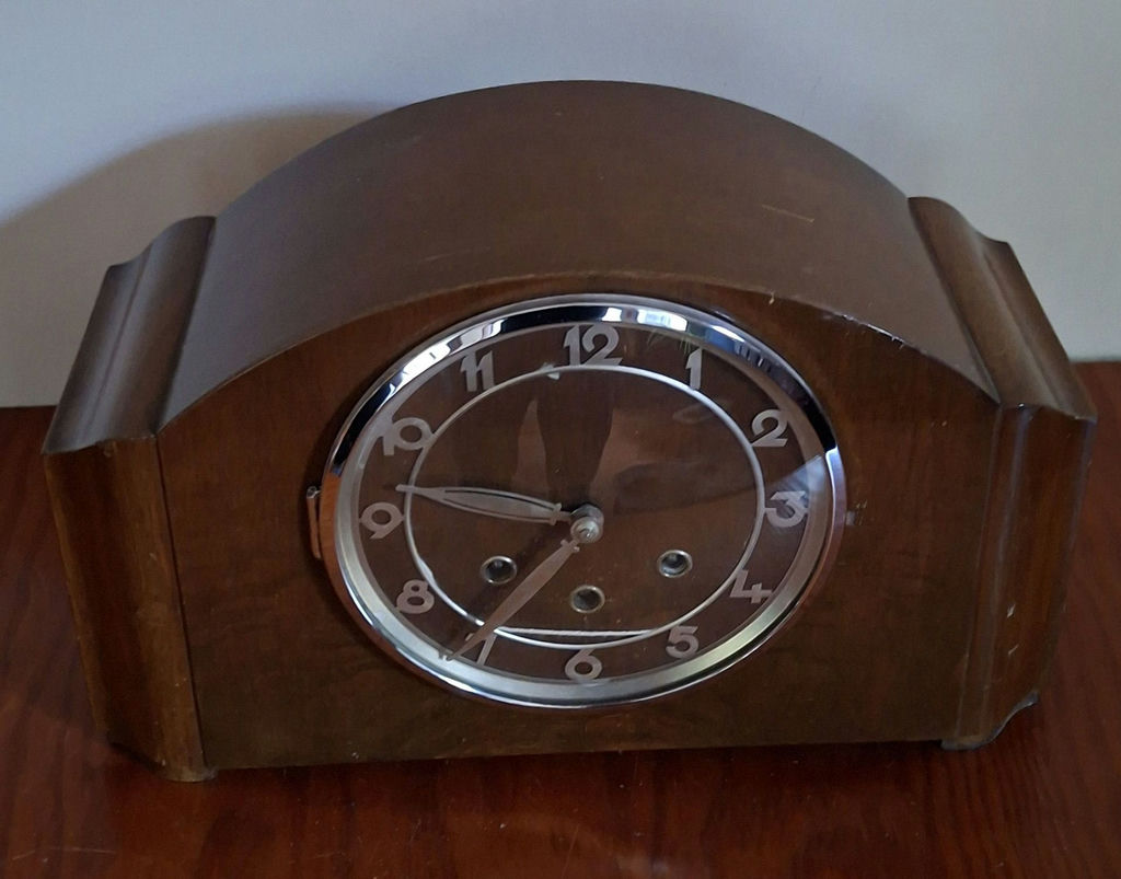 Vintage Wooden Mantel Clock - image 1 of 5