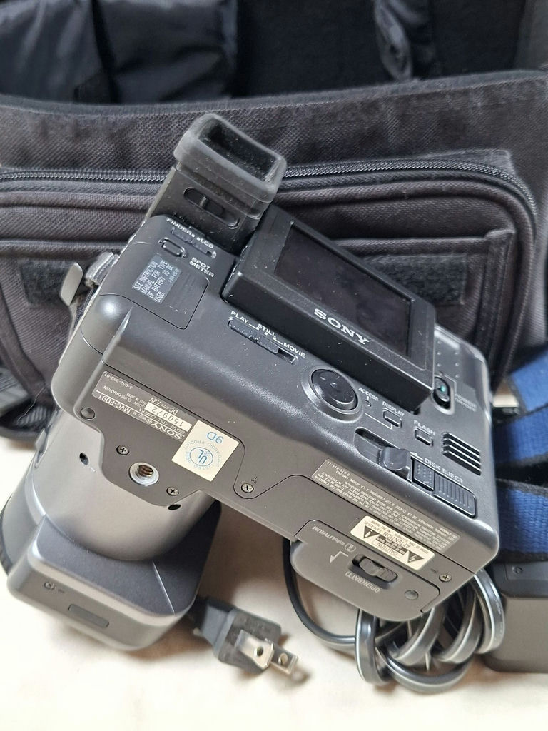 Sony Digital Mavica MVC-FD91 Camera Bundle - image 7 of 16