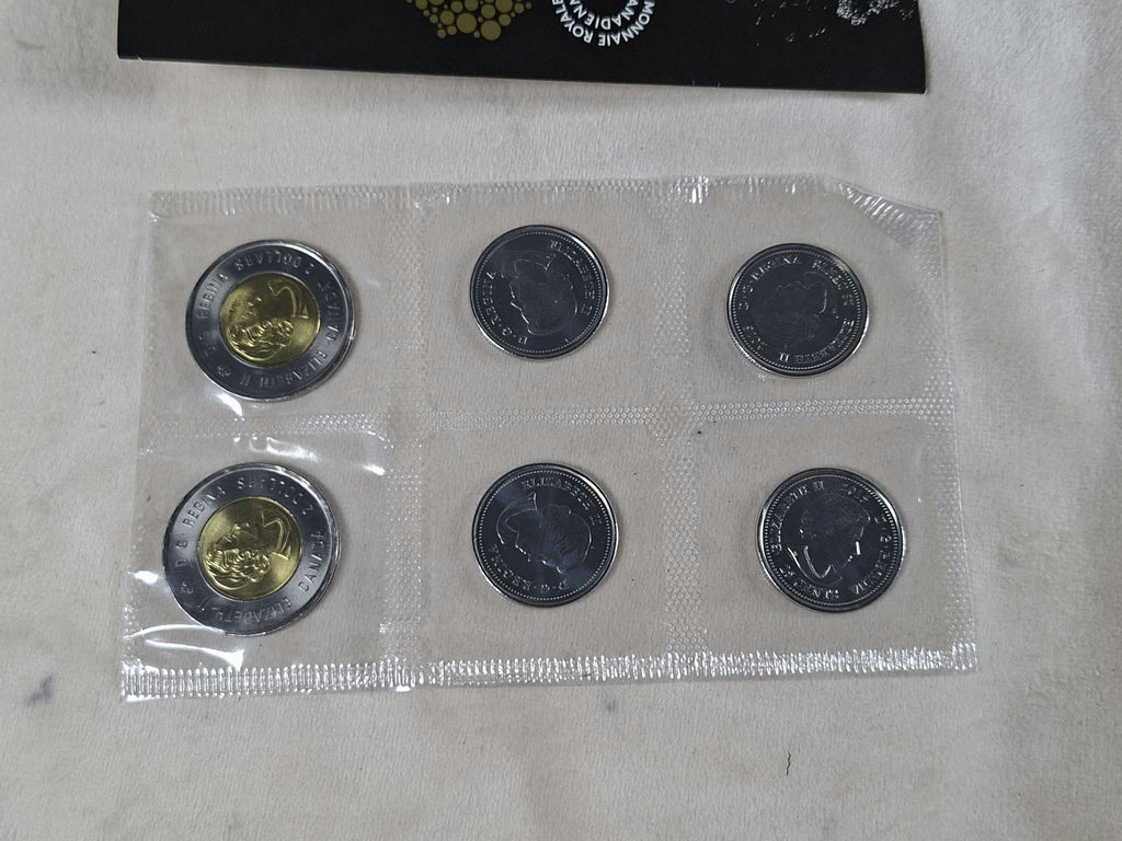 2015 Royal Canadian Mint Special Edition Uncirculated Coin Set - image 3 of 5
