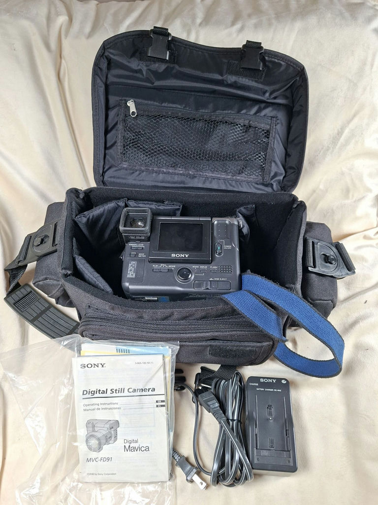 Sony Digital Mavica MVC-FD91 Camera Bundle - image 1 of 16