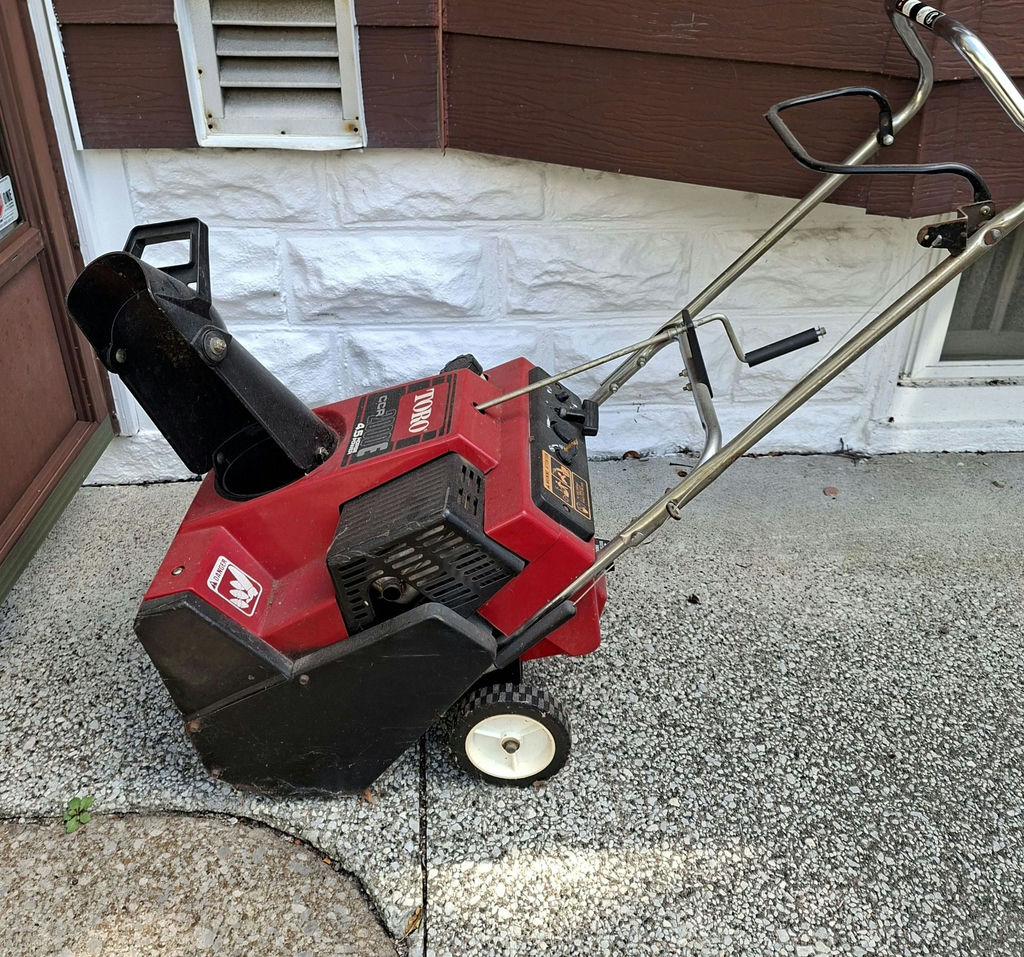 Toro CCR 2000E Power Curve Snow Blower - image 1 of 8