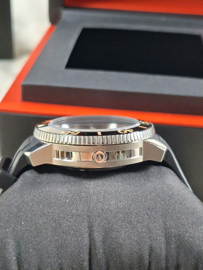 Tissot Seastar 2000 PROFESSIONAL Diver's Watch with Box and Manuals - image 5 of 12