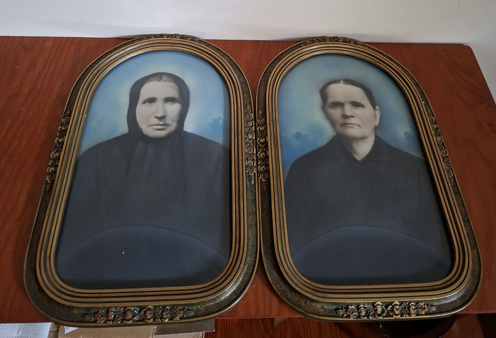 Pair of Framed Vintage Portrait Prints - image 1 of 6