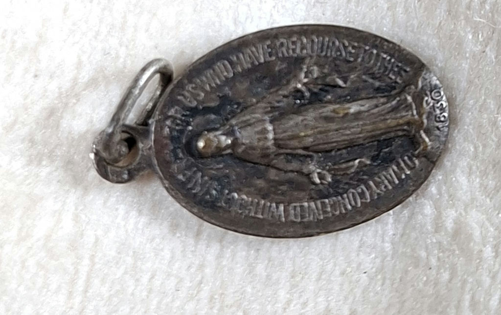 1830 Sterling Silver Mother Mary Pray For Us Miraculous Medal Pendant - image 4 of 6