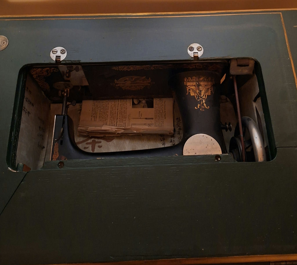 Vintage Singer Sewing Machine Table - image 3 of 6