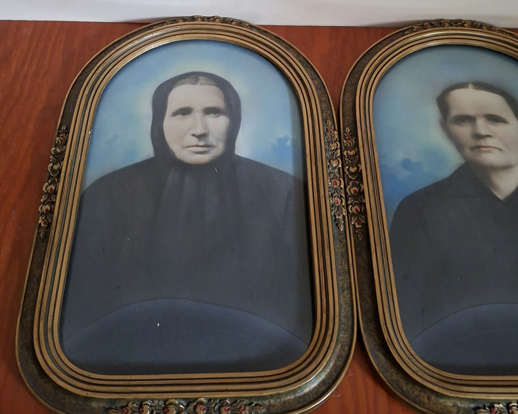Pair of Framed Vintage Portrait Prints - image 2 of 6