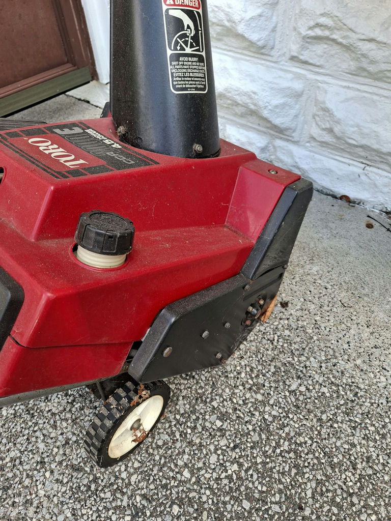 Toro CCR 2000E Power Curve Snow Blower - image 5 of 8