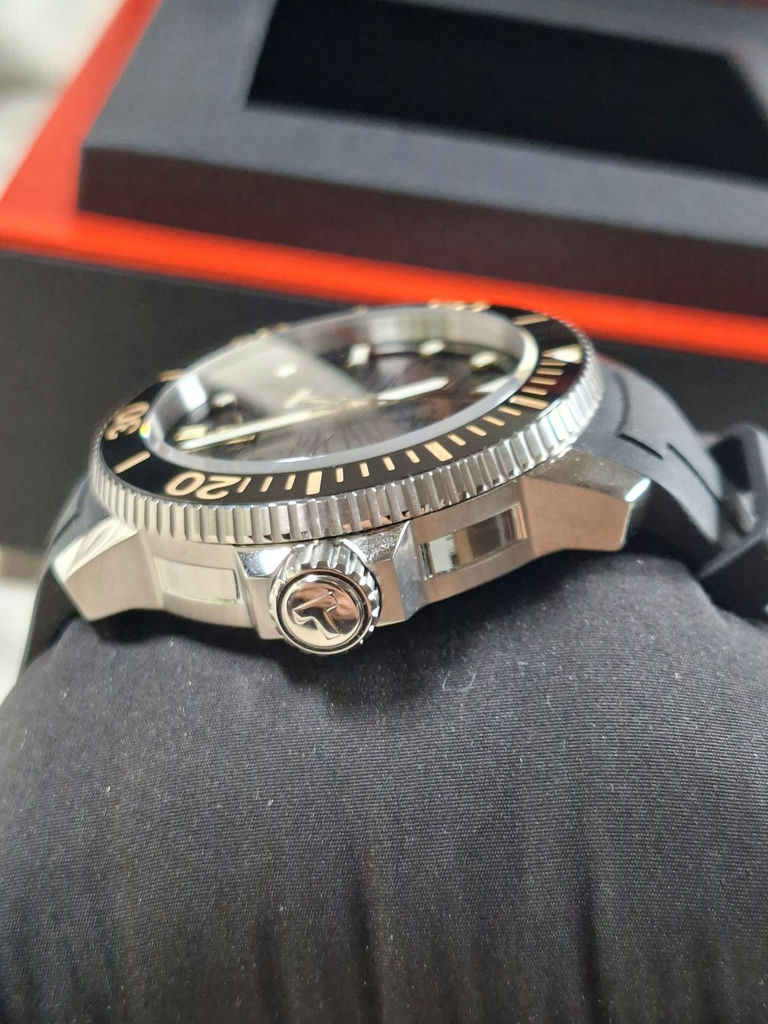 Tissot Seastar 2000 PROFESSIONAL Diver's Watch with Box and Manuals - image 4 of 12
