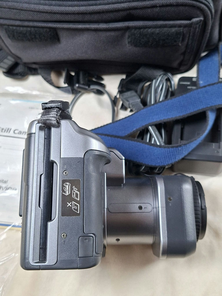 Sony Digital Mavica MVC-FD91 Camera Bundle - image 3 of 16