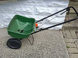Scotts Turf Builder EdgeGuard Mini Broadcast Spreader - thumbnail 3 of 5