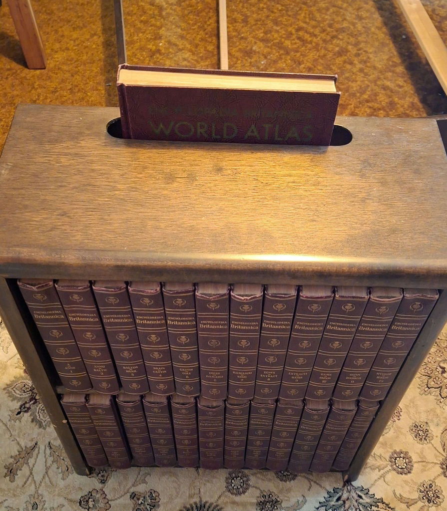 1959 Encyclopaedia Britannica Book Set with World Atlas and Wooden Bookcase - image 4 of 6