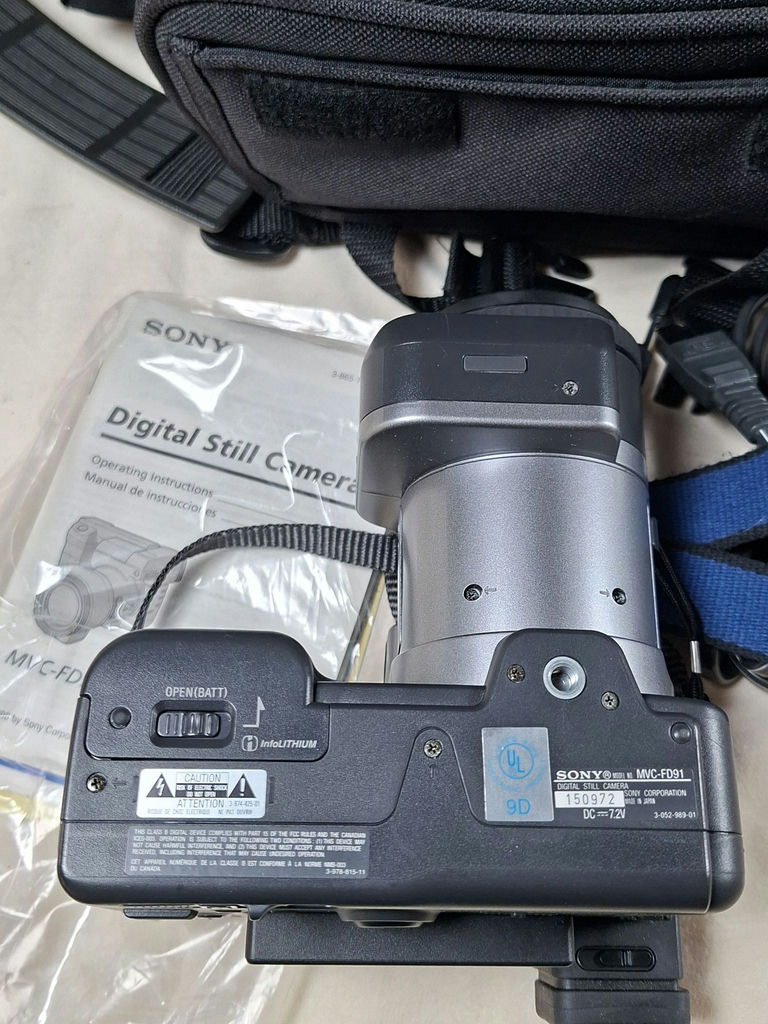 Sony Digital Mavica MVC-FD91 Camera Bundle - image 4 of 16