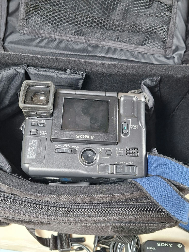 Sony Digital Mavica MVC-FD91 Camera Bundle - image 2 of 16