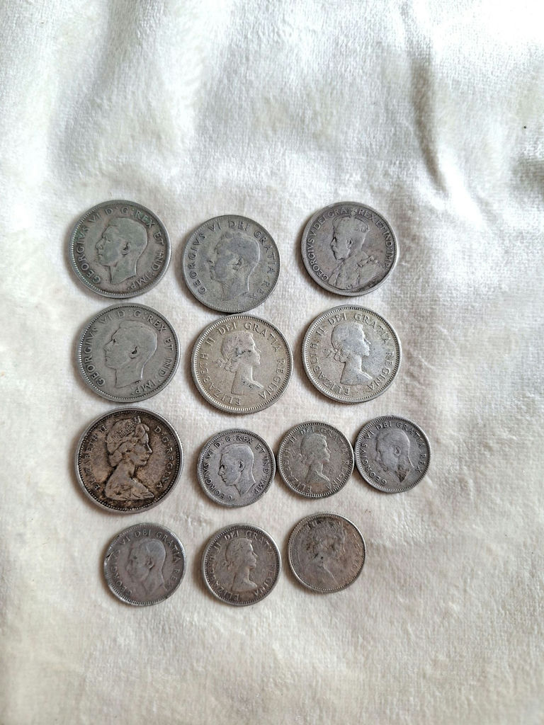 Lot Of Canadian SILVER COINS, $2.35 Face Value Worth Of Coins - image 4 of 6