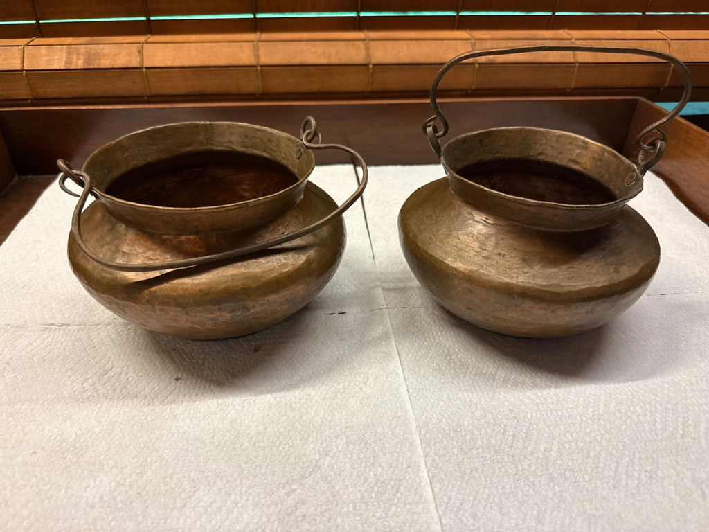 Pair of copper cooking pots with handles - image 1 of 3